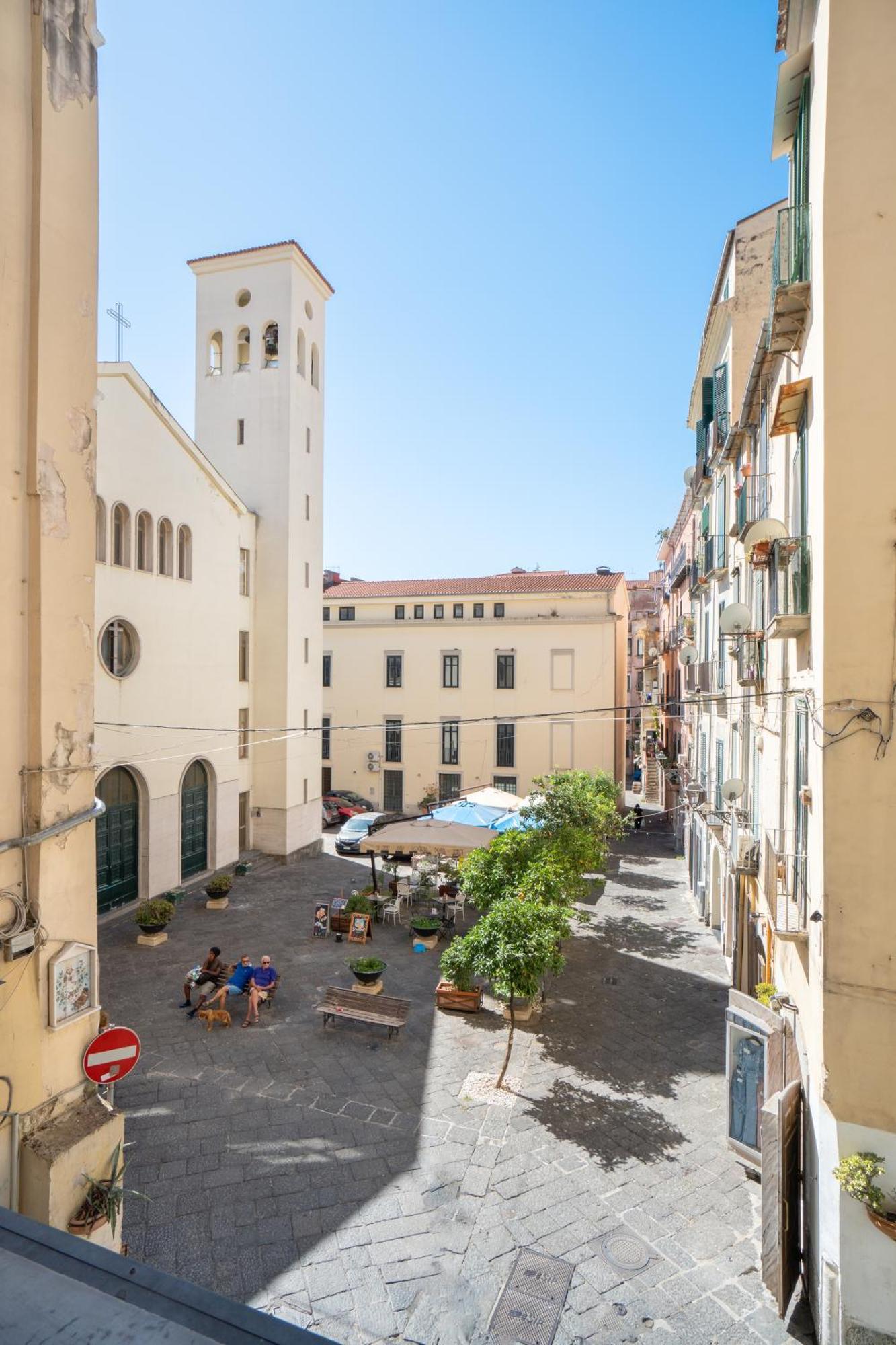 Casa Vacanza Angelina Via Mercanti Centro Storico Salerno Exterior photo